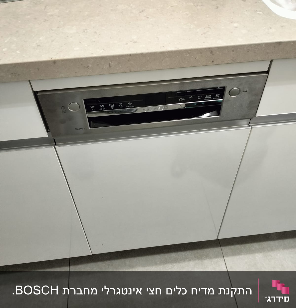 מדיח כלים במטבח עם משטח עבודה